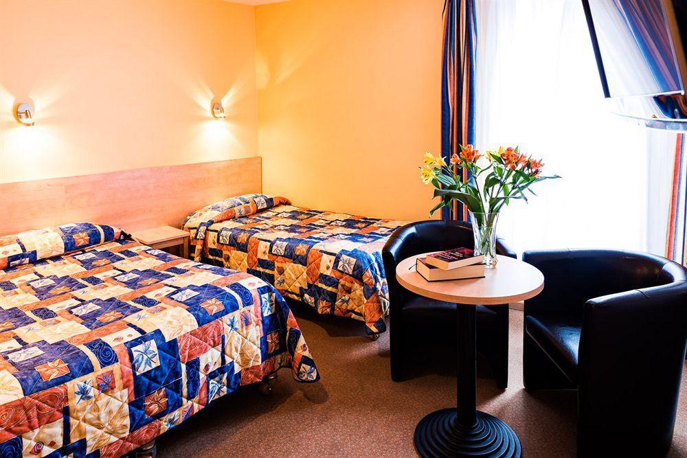 Hotel Panoramic Bagneres-de-Luchon Bagian luar foto