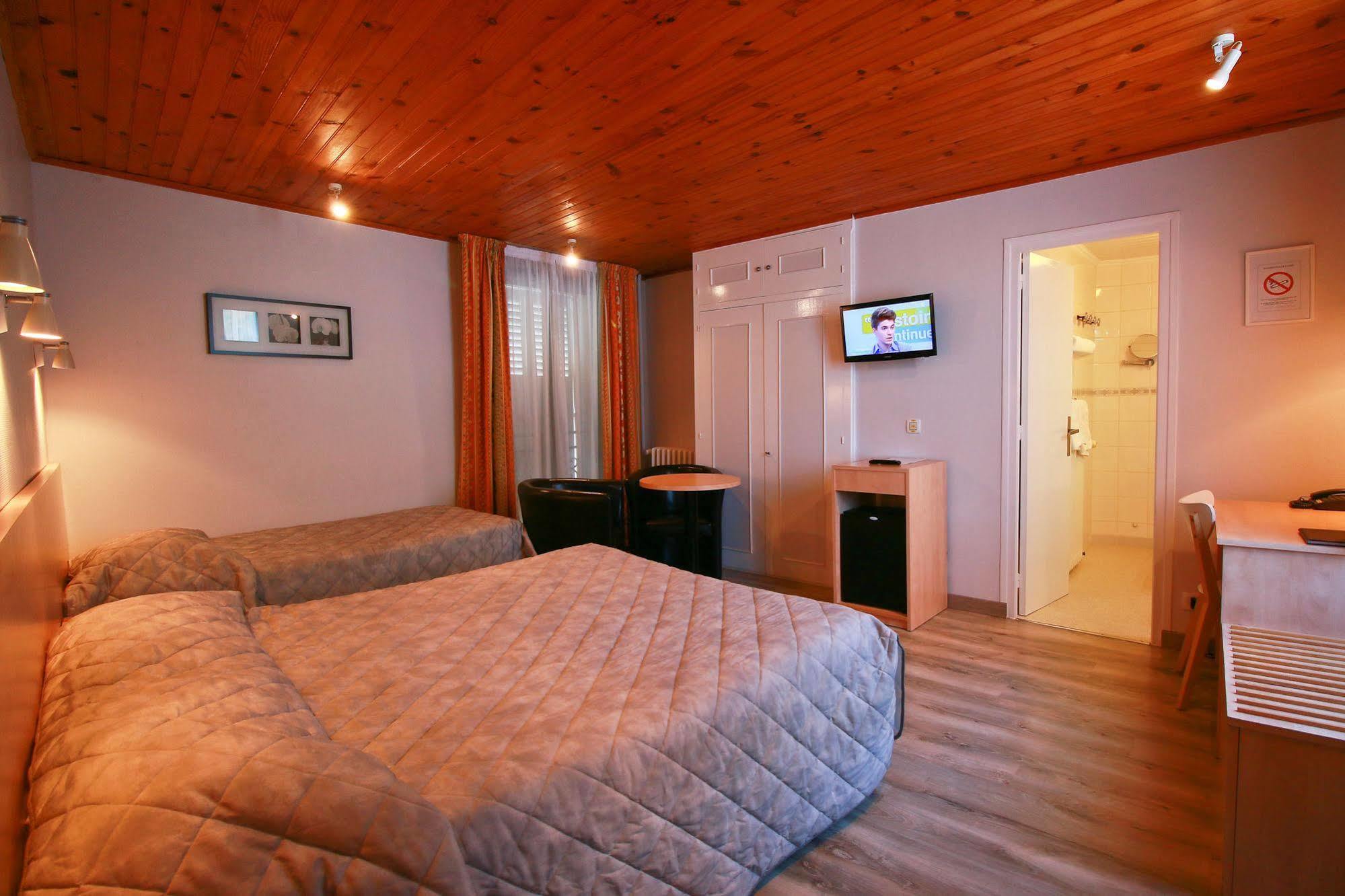Hotel Panoramic Bagneres-de-Luchon Bagian luar foto