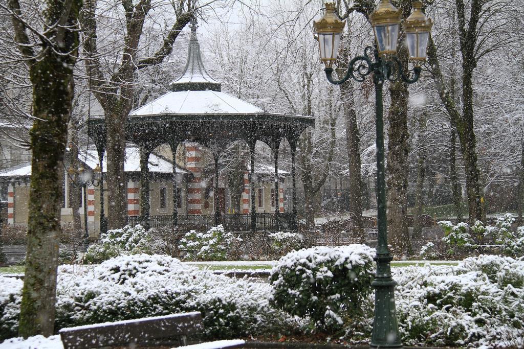 Hotel Panoramic Bagneres-de-Luchon Bagian luar foto